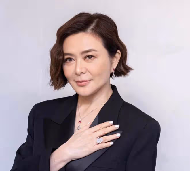 關之琳拍賣藏品賺3億多，為賣好價佩戴展示，計劃部分收益做慈善