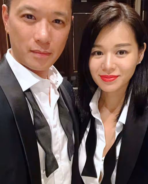 胡杏兒老公曬兒子近照，兄弟三人穿連體衣，同框模仿李小龍好有愛