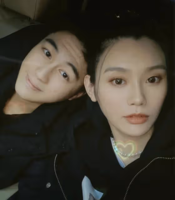 奚夢瑤何猷君迪士尼度假，父母婆婆一路同行，全家照顧寶寶很溫馨