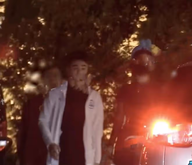 奚夢瑤何猷君迪士尼度假，父母婆婆一路同行，全家照顧寶寶很溫馨