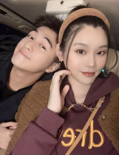 奚夢瑤何猷君迪士尼度假，父母婆婆一路同行，全家照顧寶寶很溫馨