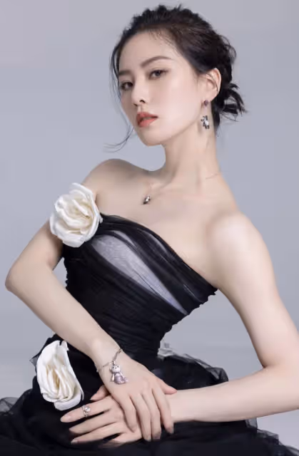 劉詩詩給全劇組人員送羽絨服，每件售價近900，多次送禮物超大方