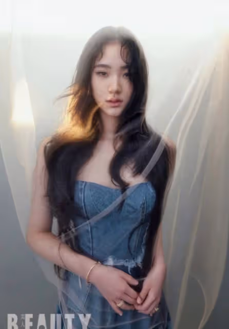 小s15歲二女兒拍大片，和大s小s及姐姐登上同一雜誌，畫風成熟