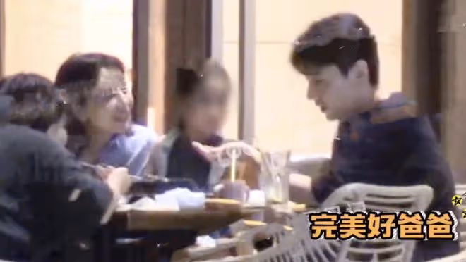高圓圓趙又廷帶女兒聚餐，一家三口互相投喂，3歲Rhea懂事貼心