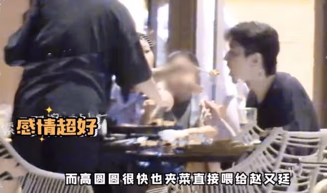 高圓圓趙又廷帶女兒聚餐，一家三口互相投喂，3歲Rhea懂事貼心