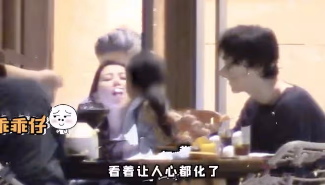 高圓圓趙又廷帶女兒聚餐，一家三口互相投喂，3歲Rhea懂事貼心