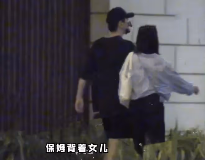 高圓圓趙又廷帶女兒聚餐，一家三口互相投喂，3歲Rhea懂事貼心
