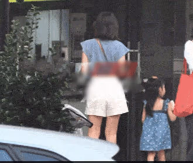 高圓圓趙又廷帶女兒聚餐，一家三口互相投喂，3歲Rhea懂事貼心