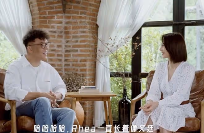 高圓圓趙又廷帶女兒聚餐，一家三口互相投喂，3歲Rhea懂事貼心