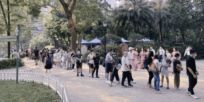 羅家英就感恩言論致歉，呼籲不要過分解讀，曾稱香港因女王成福地