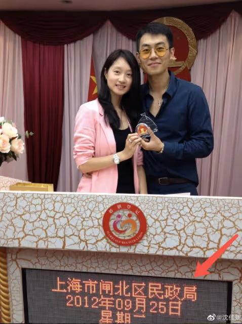 朱亞文沈佳妮慶祝結婚十周年，曬在民政局領證照片恩愛如初