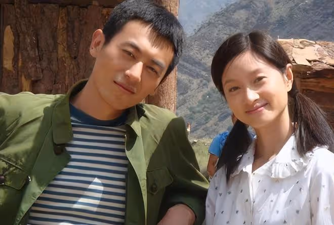 朱亞文沈佳妮慶祝結婚十周年，曬在民政局領證照片恩愛如初