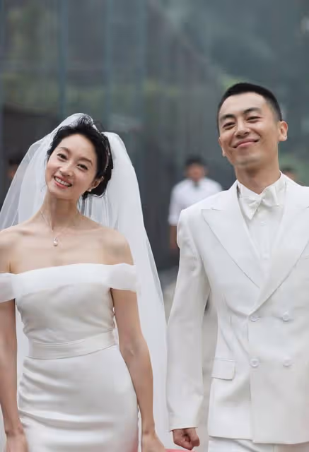 朱亞文沈佳妮慶祝結婚十周年，曬在民政局領證照片恩愛如初