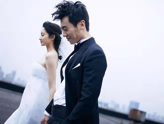 朱亞文沈佳妮慶祝結婚十周年，曬在民政局領證照片恩愛如初