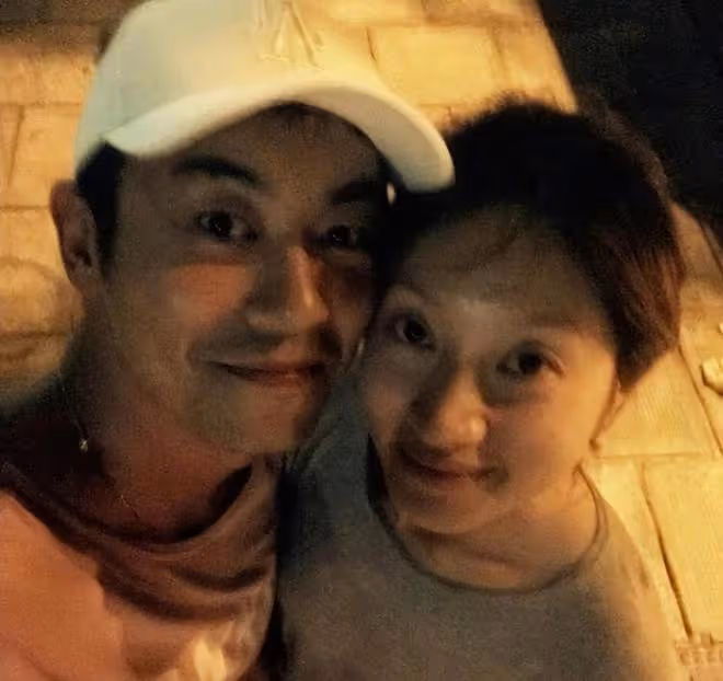 朱亞文沈佳妮慶祝結婚十周年，曬在民政局領證照片恩愛如初