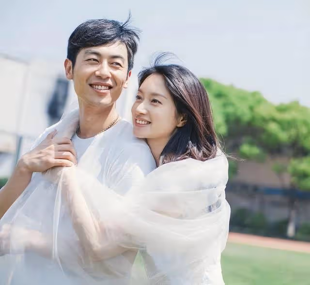 朱亞文沈佳妮慶祝結婚十周年，曬在民政局領證照片恩愛如初