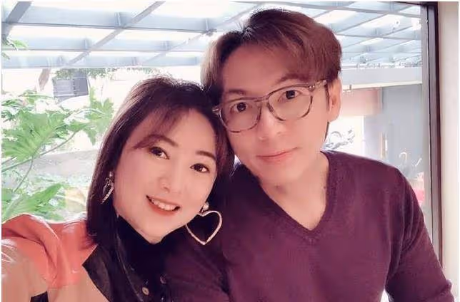 52歲翁虹商演，曾自嘲：天不怕地不怕，最怕丈夫嫌棄她