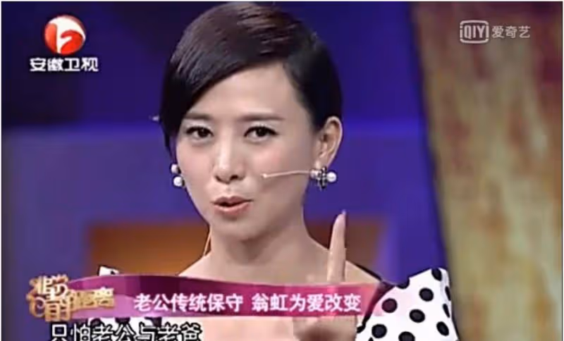52歲翁虹商演，曾自嘲：天不怕地不怕，最怕丈夫嫌棄她