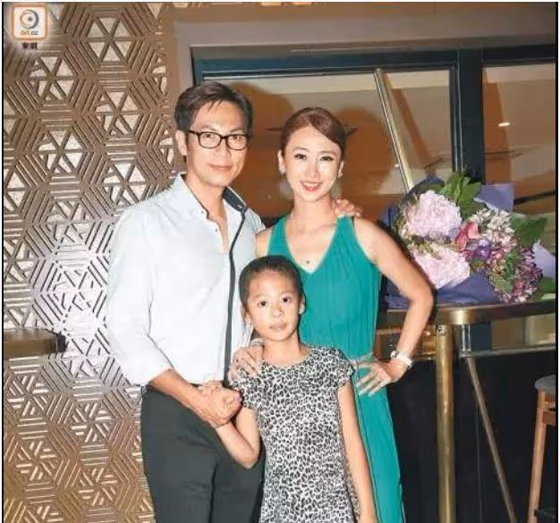52歲翁虹商演，曾自嘲：天不怕地不怕，最怕丈夫嫌棄她