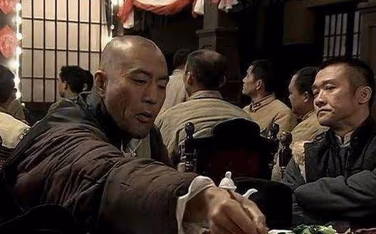 他曾因拍戲被炸雙目失明，被導演說到抑鬱，今38歲成首位80後視帝