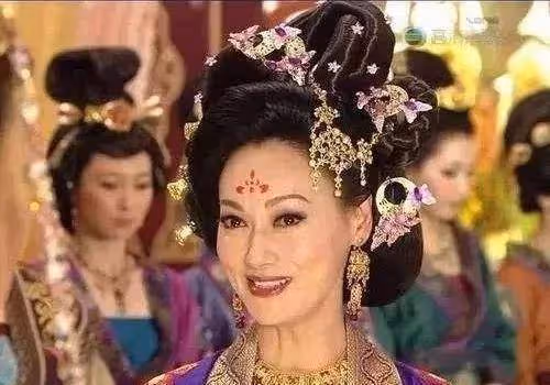 當過乞丐，做過舞女，40歲身亡未遂的惠英紅，影后之路有多難？