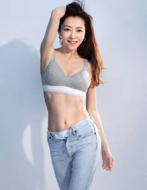 40歲熊黛林慶生曬時尚照，宛若少女，當初放棄郭富城從不後悔
