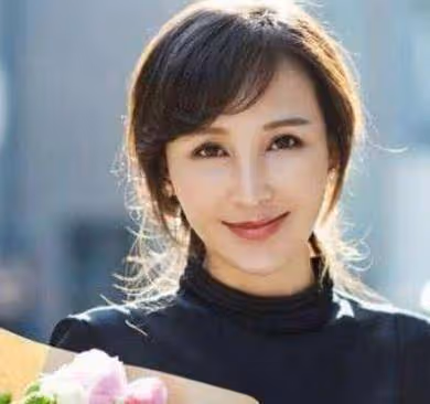 19歲陪丈夫北漂，婚後住地下室生3胎，今丈夫用7部劇捧紅妻子