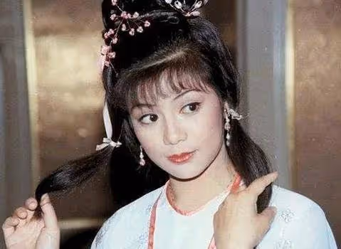 《射鵰英雄傳》37年：侍女成影后，跑龍套的他成天王