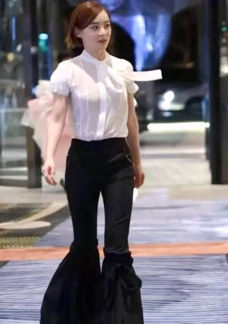 女星失敗造型，蔣欣「中毒」，袁姍姍「踩高蹺」，最後一個是極品
