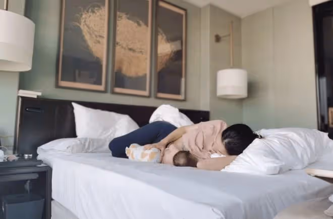 盧靖姍拍雜誌不忘帶娃，產後仨月瘦到青筋凸起，女兒愛笑人見人愛