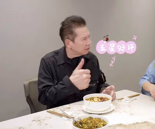 向太為向華強做牛肉麵，自稱小女人服從性很高，用超大鍋好接地氣