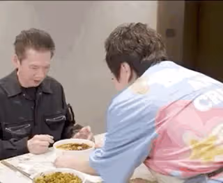 向太為向華強做牛肉麵，自稱小女人服從性很高，用超大鍋好接地氣