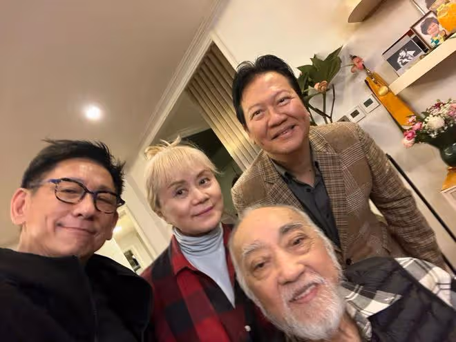 老戲骨盧海鵬迎81歲生日,鬚髮皆白變化大,眾星齊聚豪宅太熱鬧