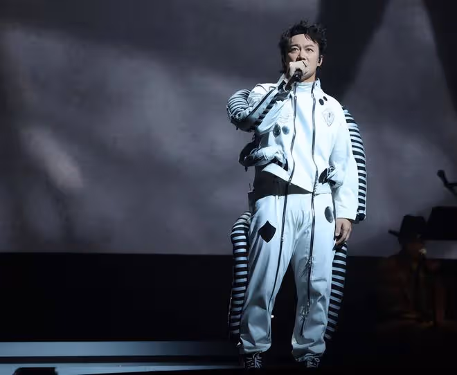 48歲陳奕迅開演唱會,妻子病癒後現身支持,18歲女兒罕露面顏值高