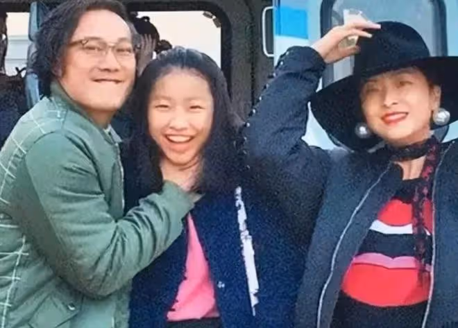 48歲陳奕迅開演唱會，妻子病癒後現身支持，18歲女兒罕露面顏值高