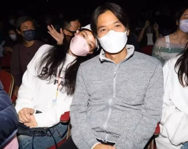 48歲陳奕迅開演唱會，妻子病癒後現身支持，18歲女兒罕露面顏值高