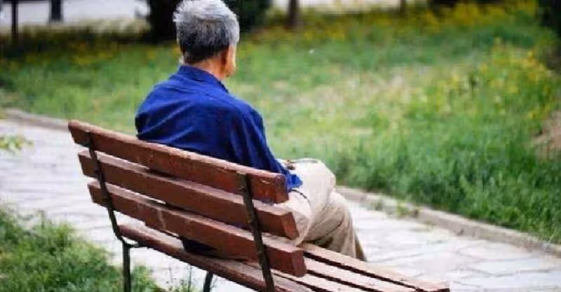 退休後錢被掏空！3位老人坦言：不管退休金多高　都不要養成「這3個壞習慣」以免晚景淒涼