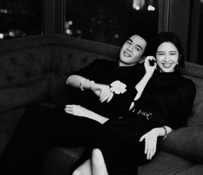 唐藝昕曬35歲慶生照，疑獲張若昀送櫻桃蛋糕，老公視角下笑容甜美