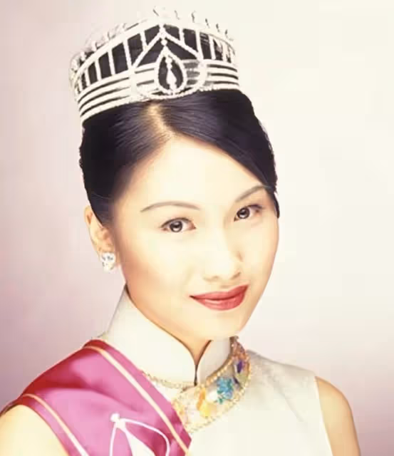 香港知名女星凍齡有術！馬甲線若隱若現，嫁美食大亨婚姻幸福
