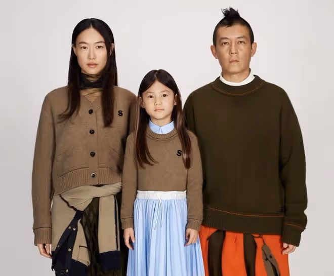 陳冠希曬全家廣告大片，一手抱妻子一手抱女兒，一家三口又酷又颯