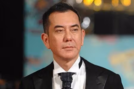 愛妻心碎，61歲影帝認出軌小三抱孩子上門，坦言簽了離婚協議書，對象竟是他的外甥女