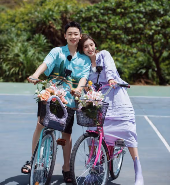 前體操運動員周捷曬飯後拉伸，高難度動作好優美，豪宅裝修很奢華