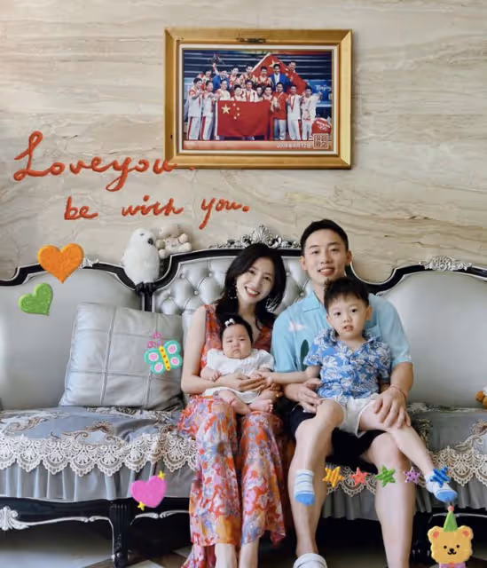 前體操運動員周捷曬飯後拉伸，高難度動作好優美，豪宅裝修很奢華