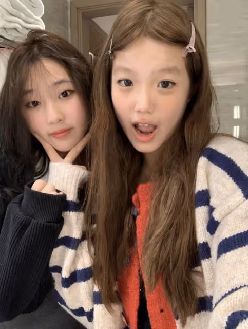 鍾麗緹14歲二女兒染頭髮和眉毛，網友直呼太奇怪，擔心其學習成績