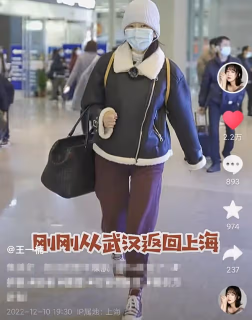高鑫與妻子王一楠久違同框，結婚15年仍恩愛如初，女兒已亭亭玉立