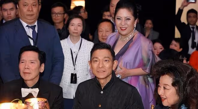 向太分享趣事，在劉德華拿首個影帝時有賭約，以2800萬翡翠做賭注