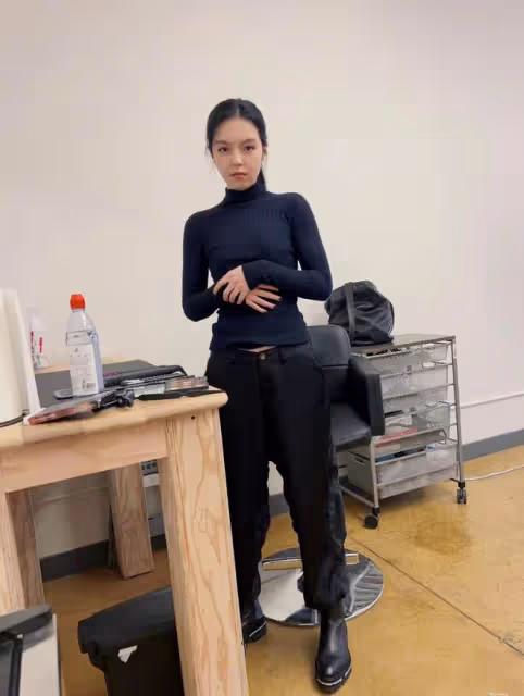 李詠妻子哈文曬女兒近照，20歲法圖麥身材高挑，顏值氣質出眾