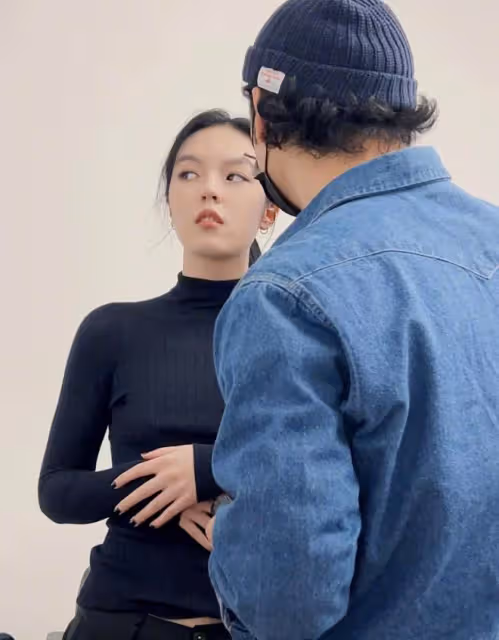 李詠妻子哈文曬女兒近照，20歲法圖麥身材高挑，顏值氣質出眾