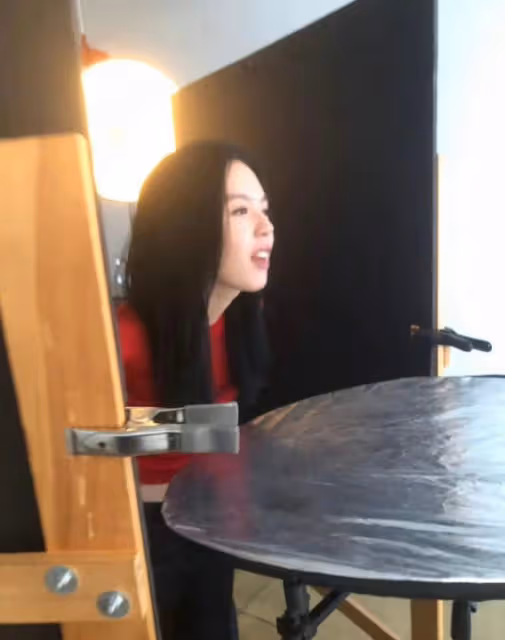20歲法圖麥曬性感美照！秀蠻腰美艷高挑神似爸，或美國出道當演員