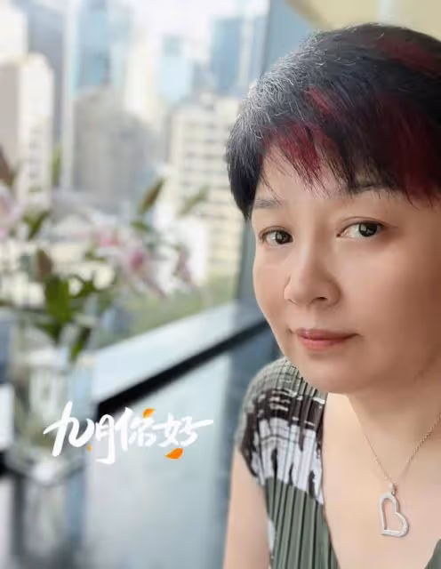 20歲法圖麥曬性感美照！秀蠻腰美艷高挑神似爸，或美國出道當演員
